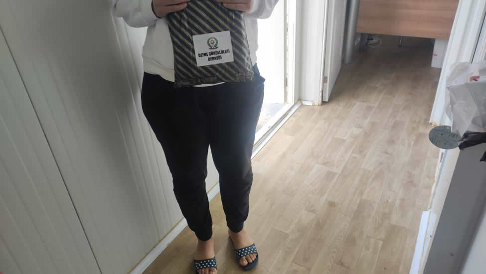 Konteyner kentlerde ihtiyaç sahibi çocuklarımıza pijama ve tulum dağıtımı yaptık.