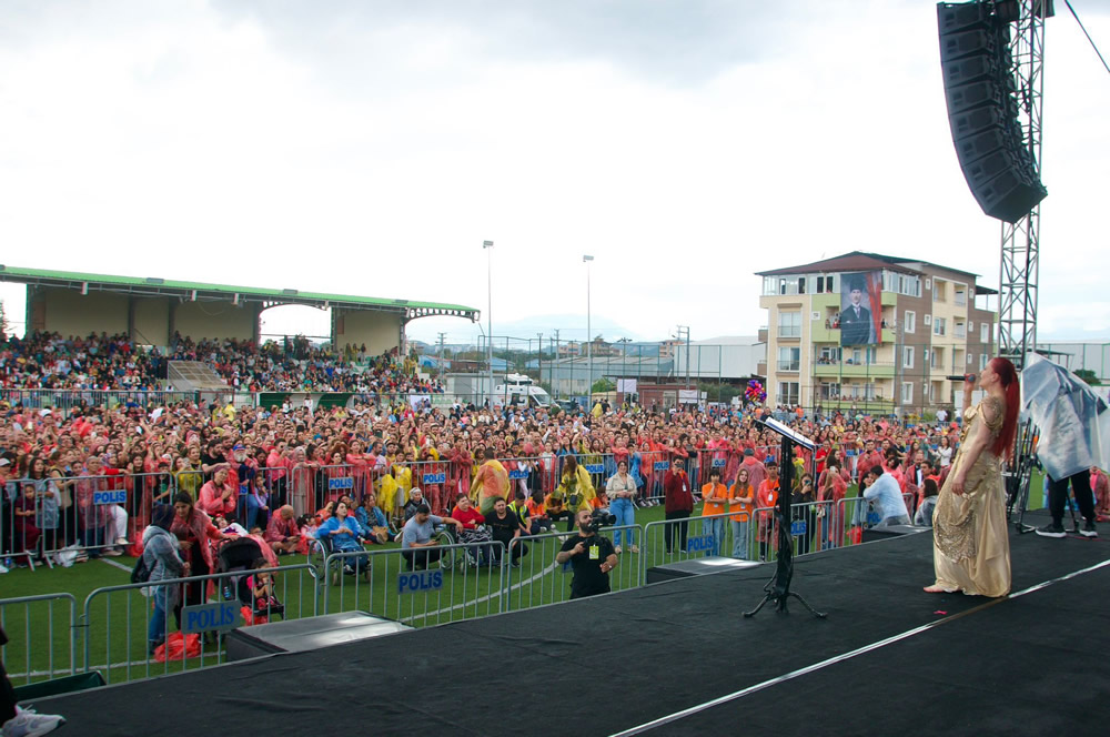 Muhteşem Candan Erçetin konseri için TEŞEKKÜR.